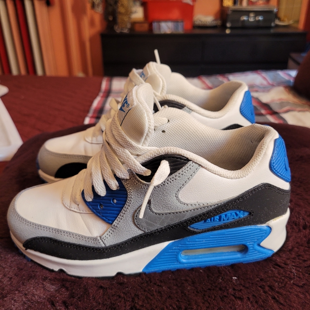 Sneakers - Picture 4 of 4